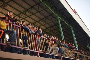 Crowds cheering Shabab Al-Khalil and Ittihad Khan Younis.