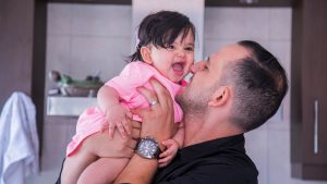 Khalid Abu Sharif and his daughter Talya, 9 months old. © UNICEF/UN0217150/Shennawi.